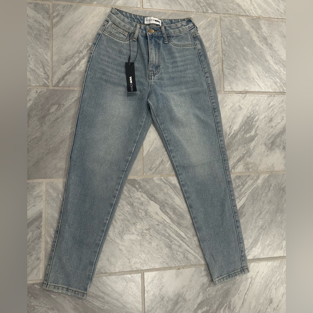 NWT Fashion Nova Womens So Far Soo Good Womens Light Blue Mom Jeans Size 0